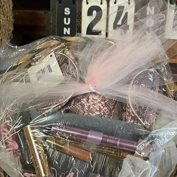 Ulta Beauty Snakeskin Patterned Cosmetics Bag
Ulta Cosmetic Case Make up - Picture 3 of 3